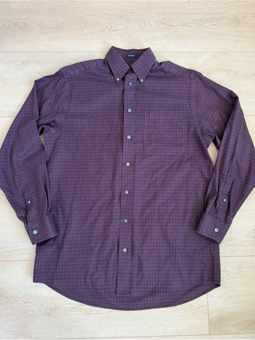 Hathaway Men's Button-Down Non-Iron Shirt in Deep Purple Checkered Size S